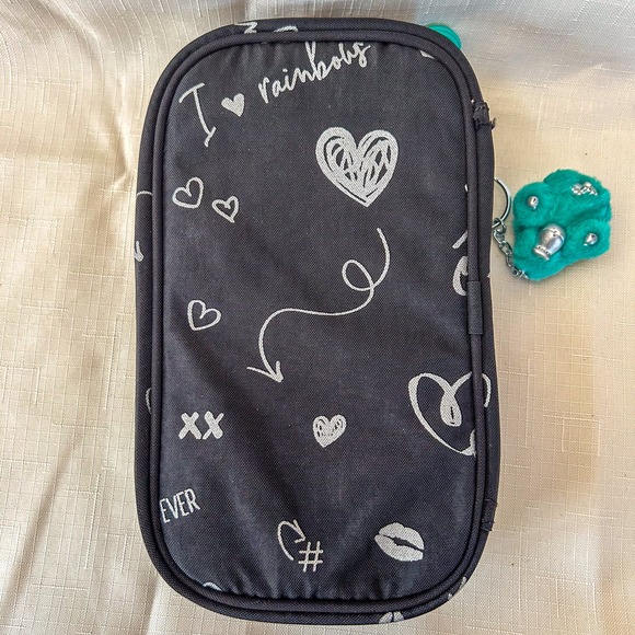 Kipling 50 Pens Case in Girl Doodle print Pencil or Cosmetic Case NWOT - Picture 6 of 8